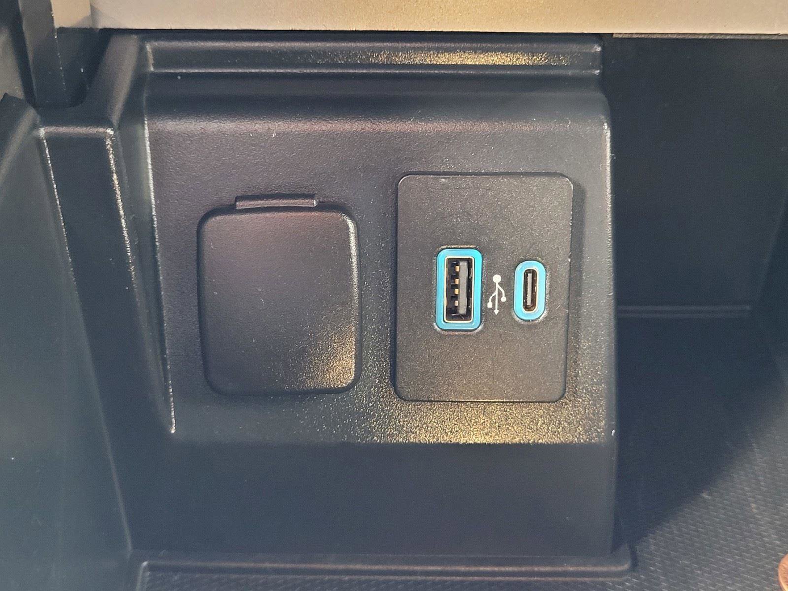 Used 2020 Ford Explorer ST w/ ST Street Pack image 16