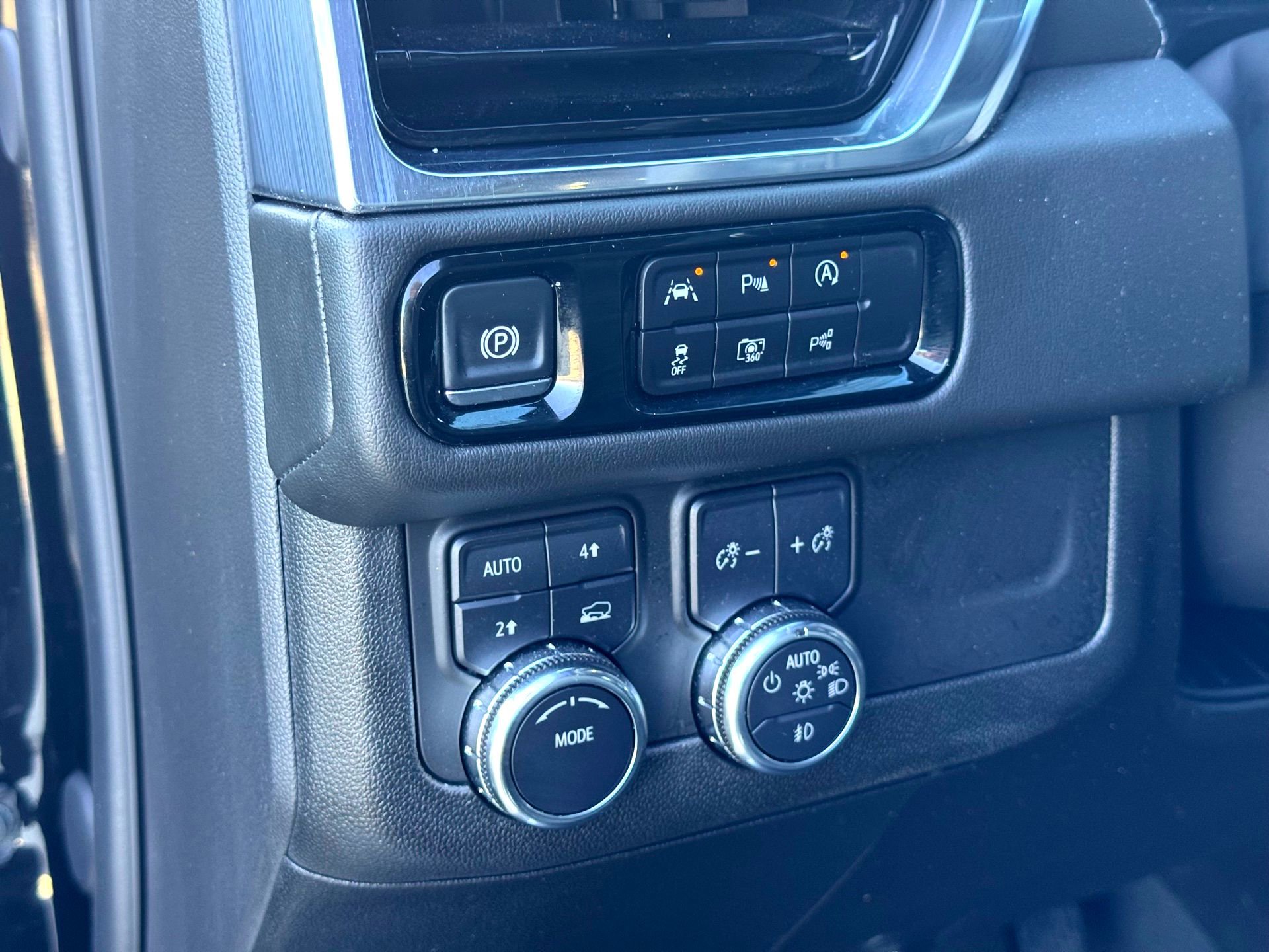 Used 2025 GMC Yukon Denali image 14