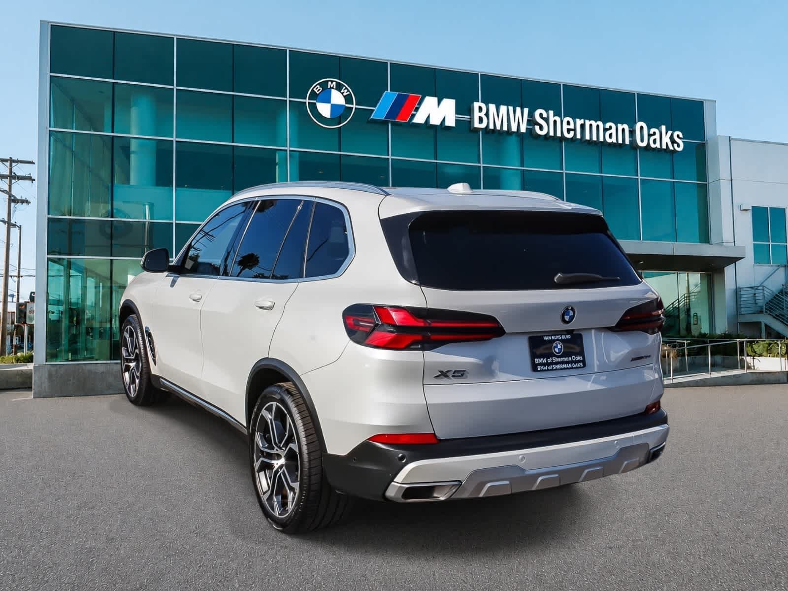 Used 2024 BMW X5 xDrive40i w/ Premium Package AWD/4WD image 6