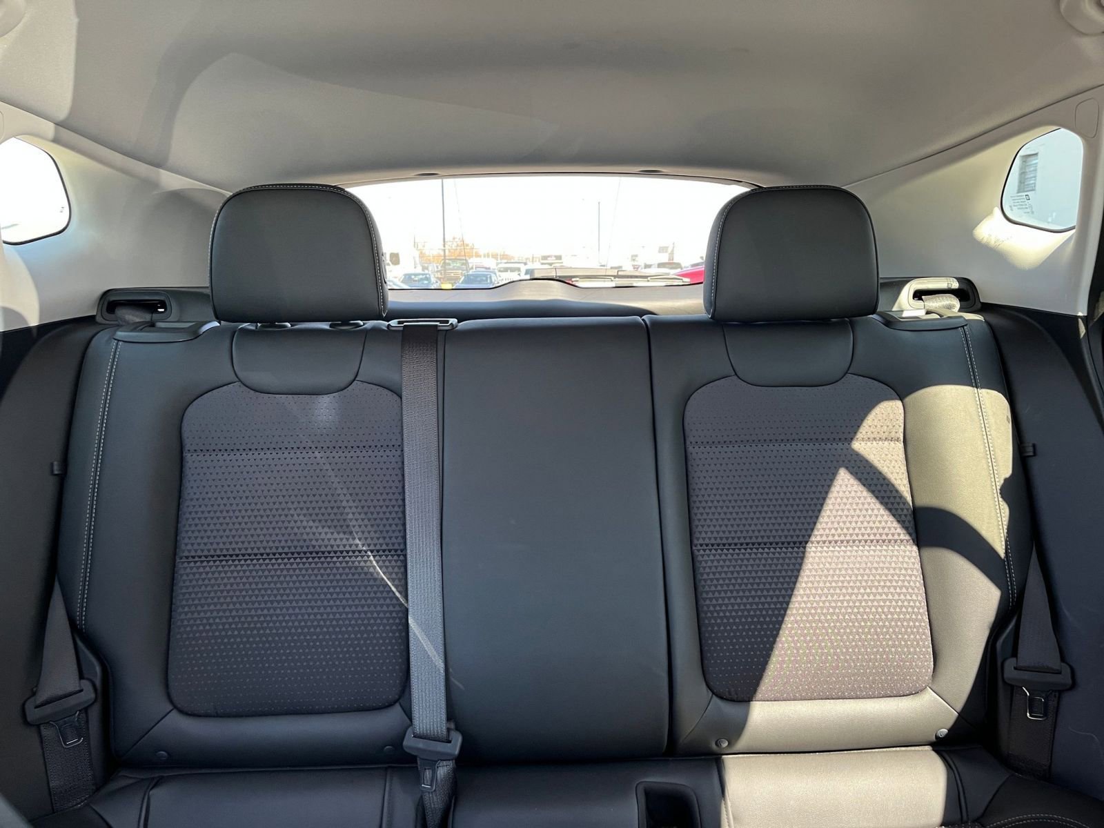Used 2025 Chevrolet Trax LT FWD image 38