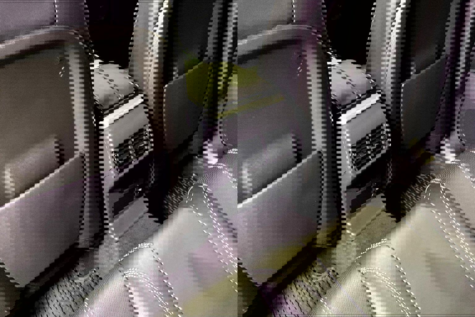 Used 2019 Land Rover Range Rover Velar S image 10