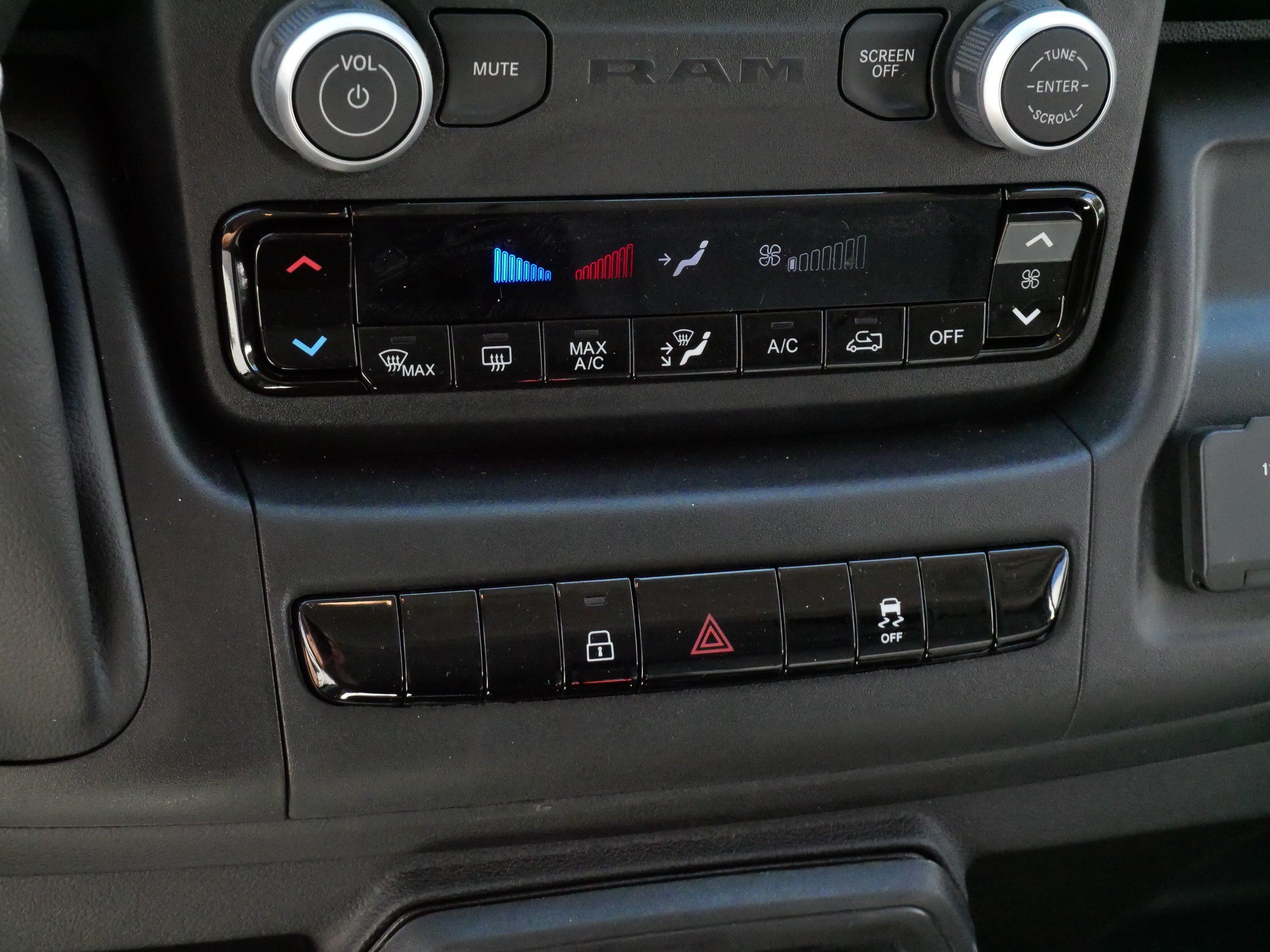 Used 2026 RAM ProMaster 3500 w/ Convenience Group FWD image 23