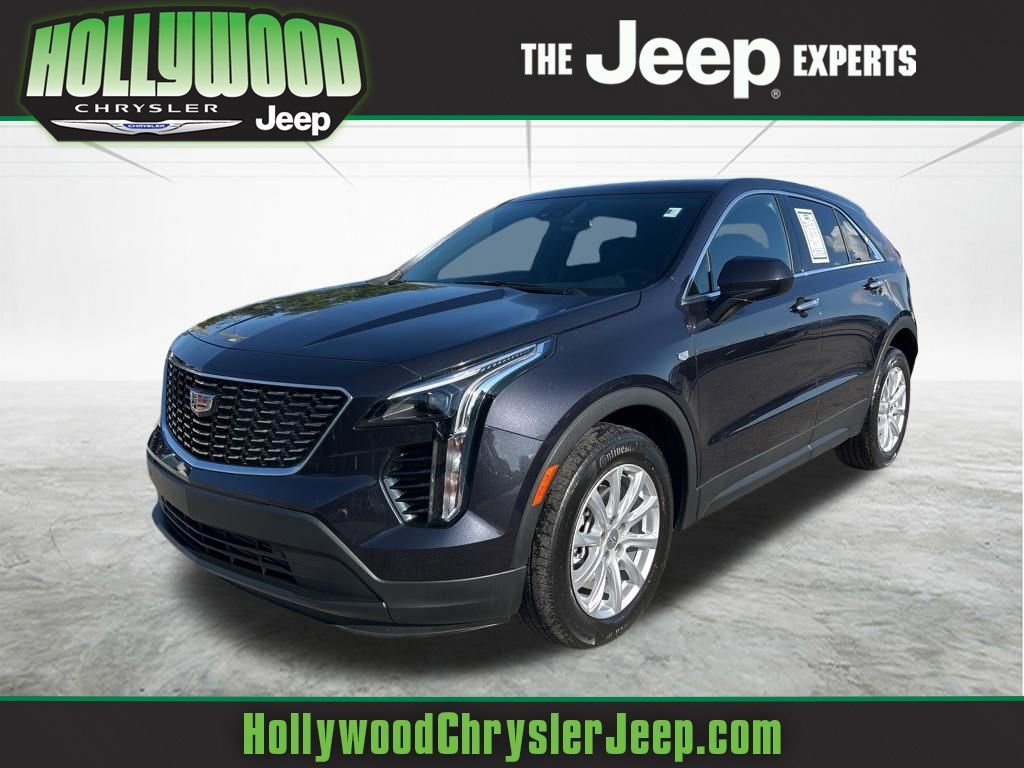 Used 2023 Cadillac XT4 Luxury w/ Cold Weather Package FWD image 1