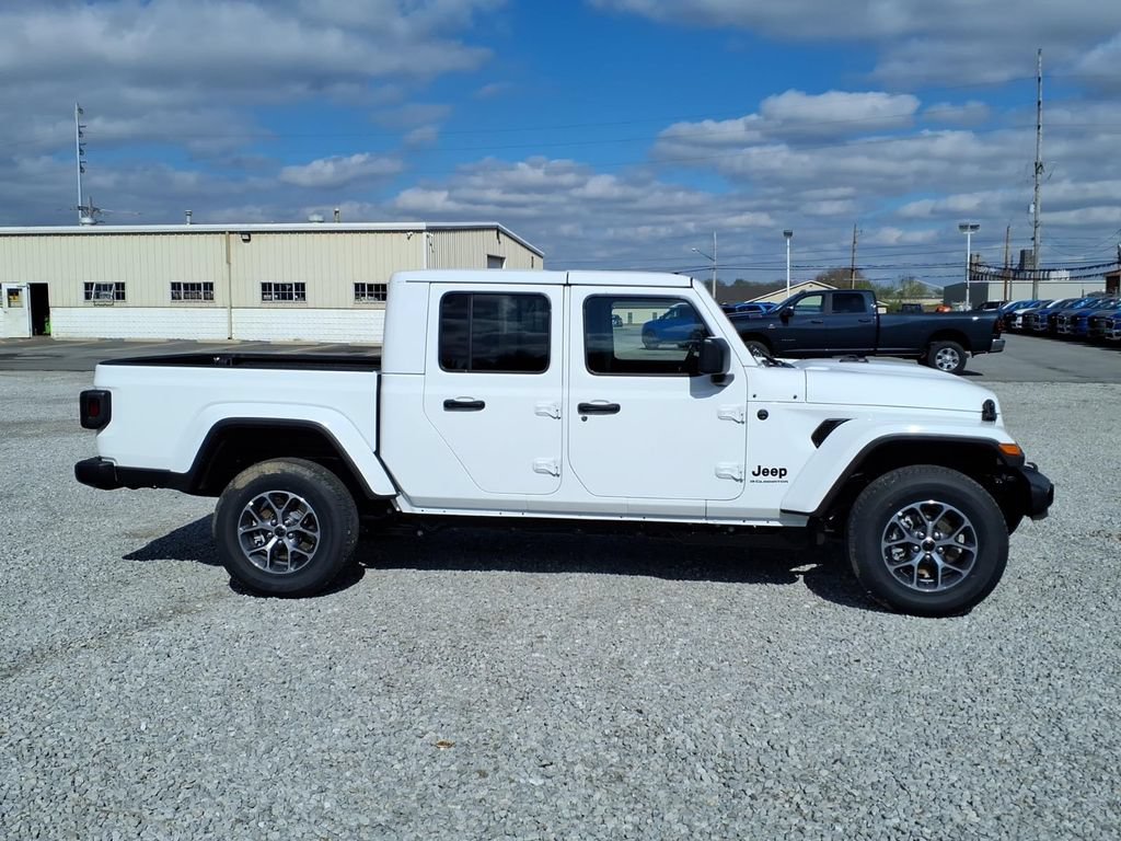 New 2026 Jeep Gladiator Sport AWD/4WD image 2