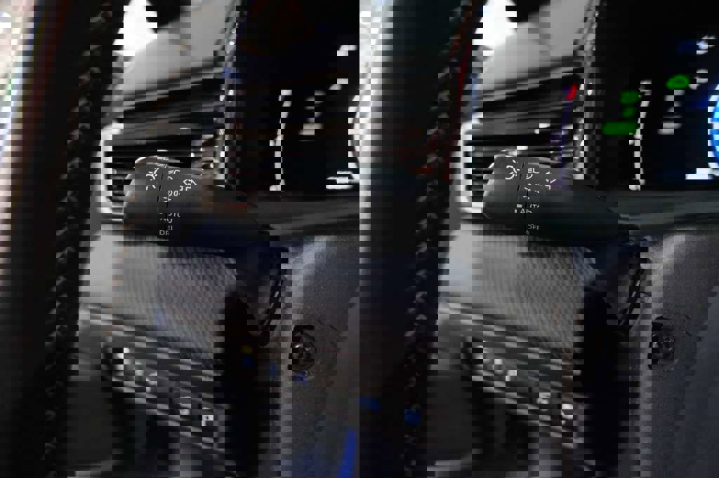 Used 2025 Toyota Camry SE image 38