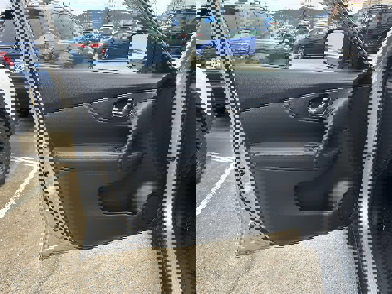 Used 2018 Nissan Rogue S image 13