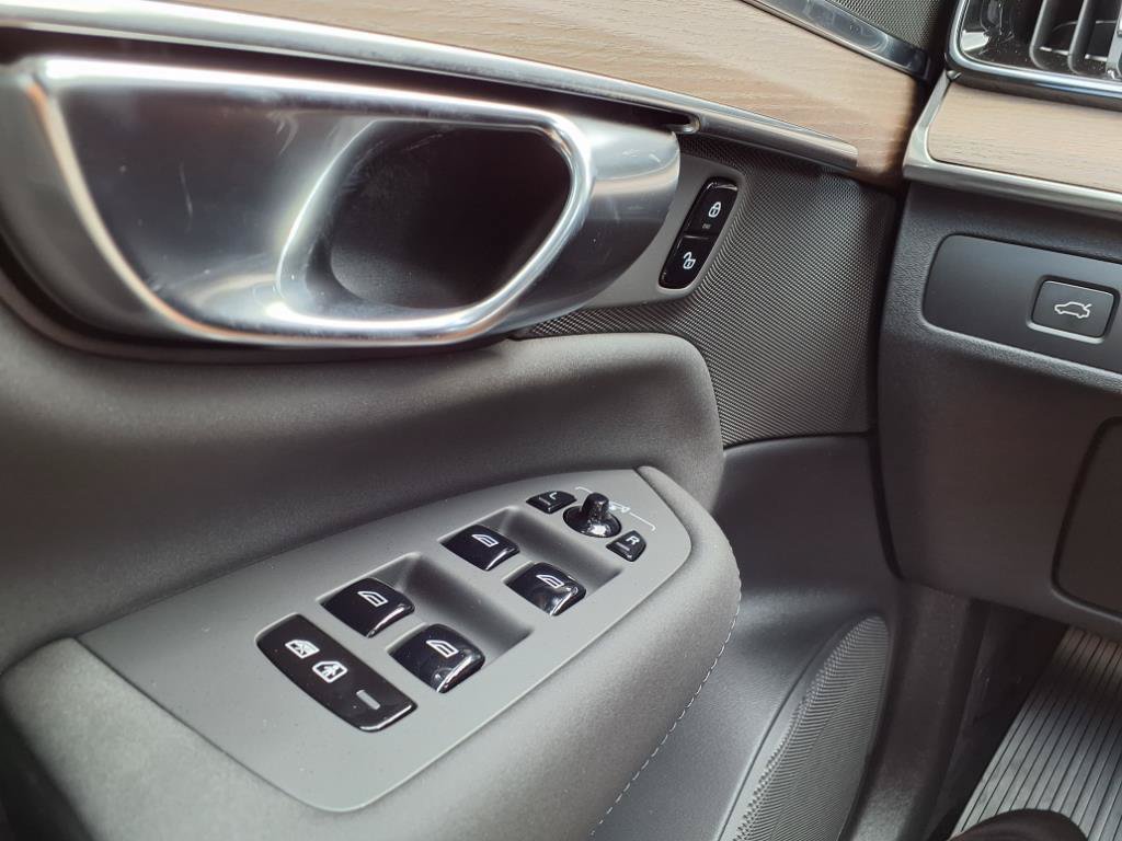 New 2026 Volvo XC90 B5 Plus w/ Protection Package Premier AWD/4WD image 23