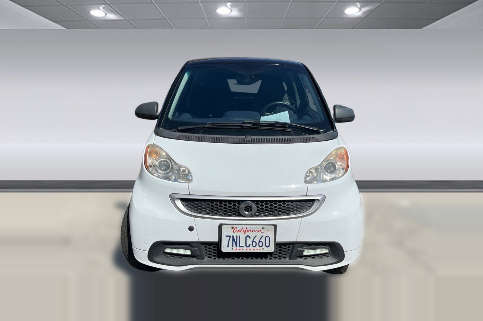 Used 2015 smart fortwo passion RWD image 4