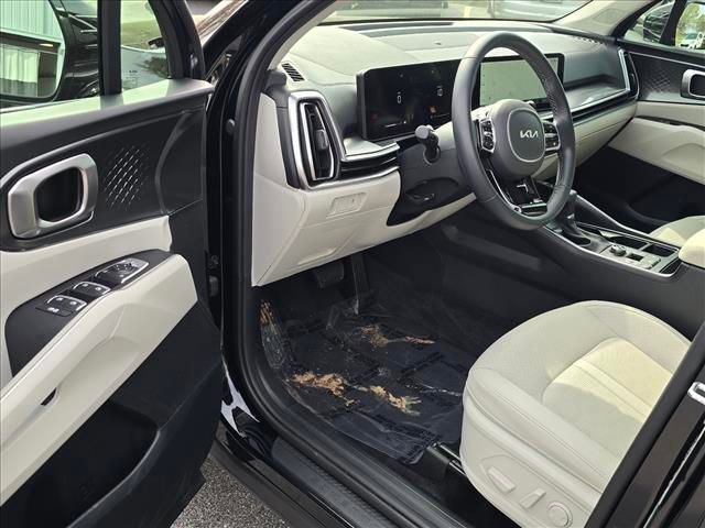 Certified 2025 Kia Sorento S w/ Panoramic Sunroof Package FWD image 8
