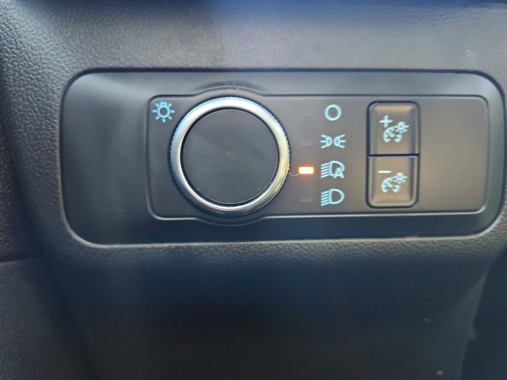 Used 2021 Ford Escape SE w/ SE Sport Appearance Package image 16