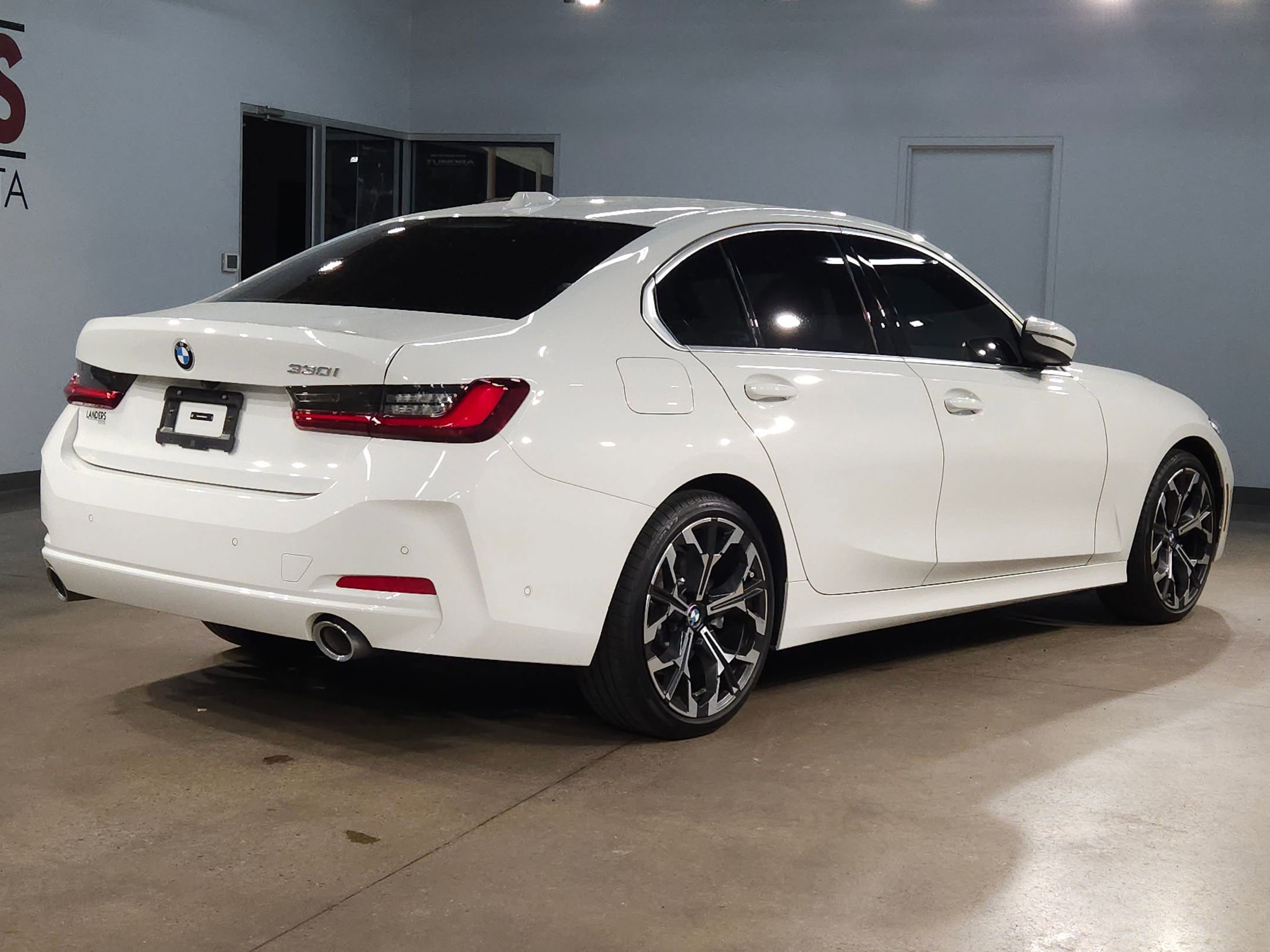 Used 2025 BMW 330i Sedan w/ Premium Package image 7