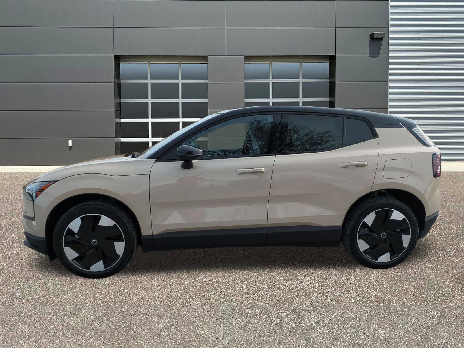 New 2026 Volvo EX30 Plus w/ Protection Package image 4