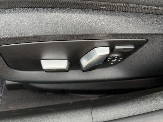 Used 2019 BMW 530e w/ Convenience Package image 21