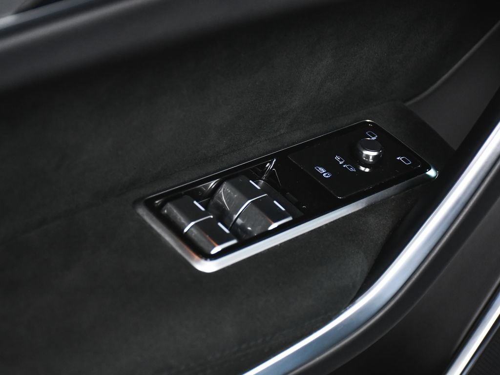 Used 2022 Jaguar F-PACE SVR AWD/4WD image 10