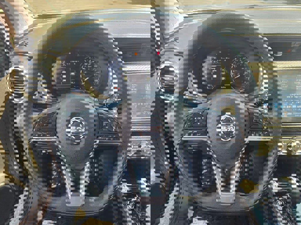 Used 2023 Nissan Kicks SV image 32