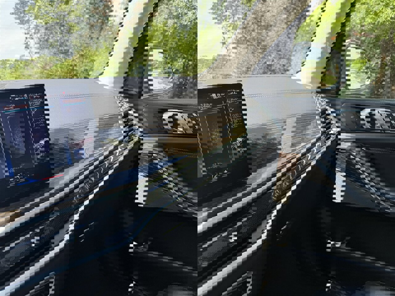 Used 2023 BMW X7 xDrive40i w/ Premium Package image 17