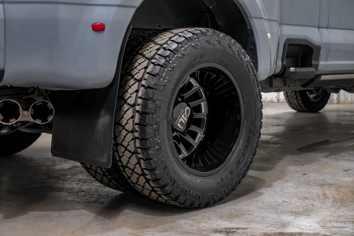 Used 2025 Ford F350 Platinum AWD/4WD image 62