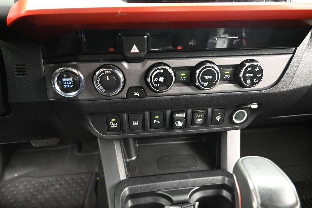 Used 2018 Toyota Tacoma TRD Off-Road w/ Technology Package AWD/4WD image 13