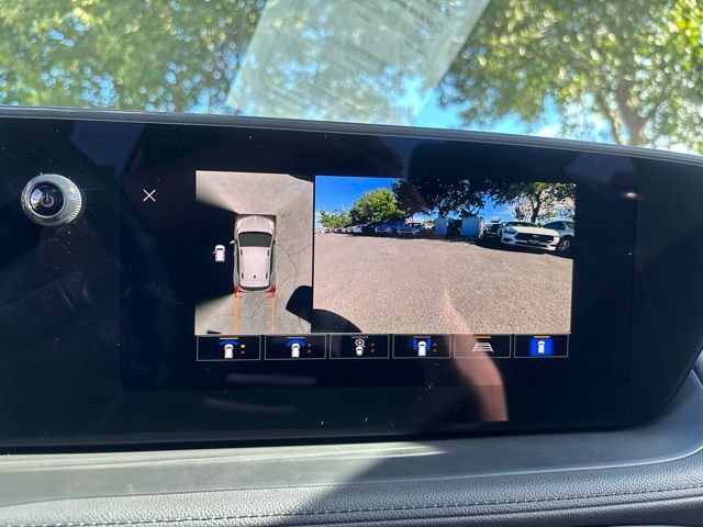 Used 2025 Buick Encore GX Avenir w/ Avenir Technology Package AWD/4WD image 28