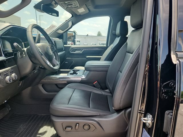 Used 2024 Chevrolet Silverado 3500 LTZ w/ LTZ Plus Package AWD/4WD image 13