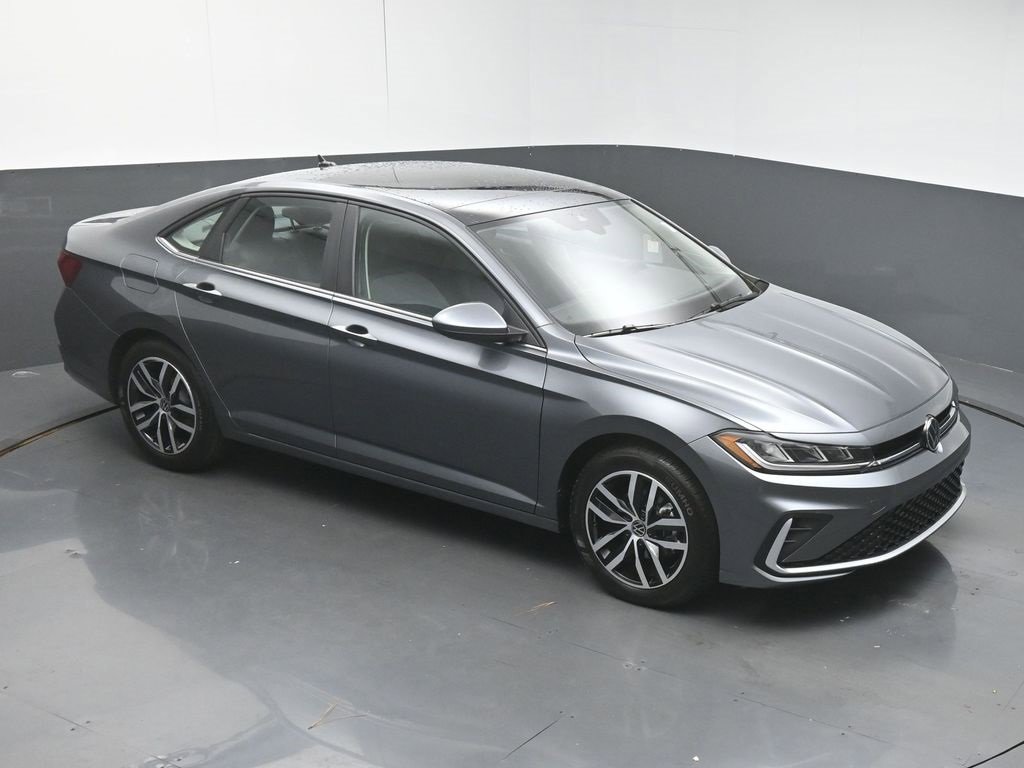 Used 2025 Volkswagen Jetta SE image 40