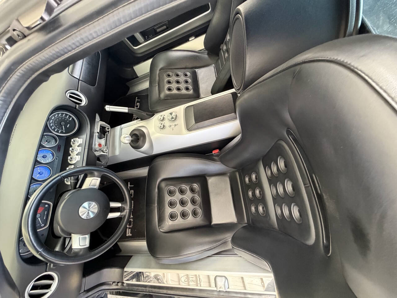 Used 2005 Ford GT RWD image 32