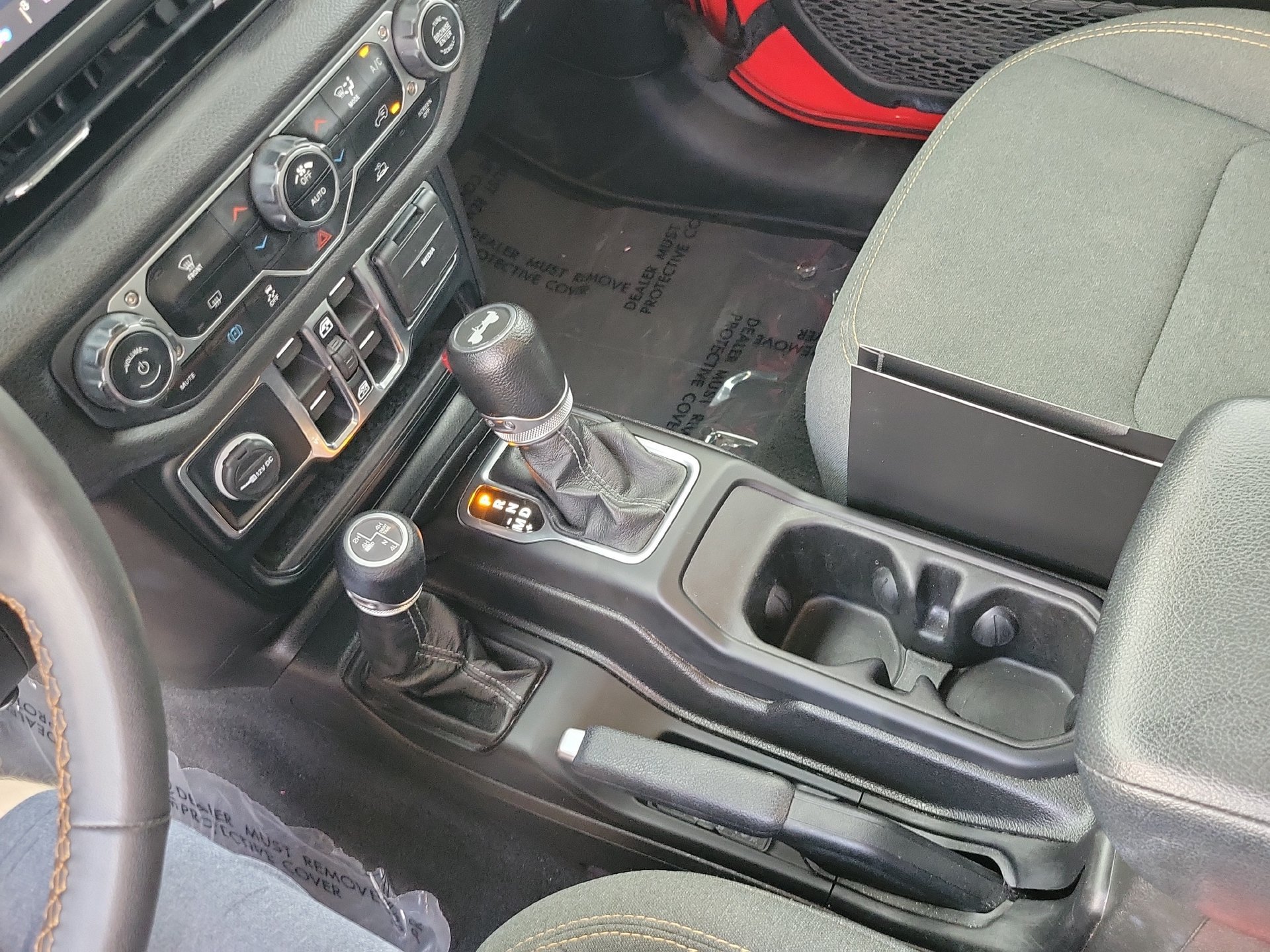 Certified 2024 Jeep Wrangler Unlimited AWD/4WD image 10