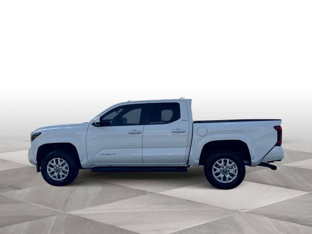 Used 2024 Toyota Tacoma SR5 AWD/4WD image 5