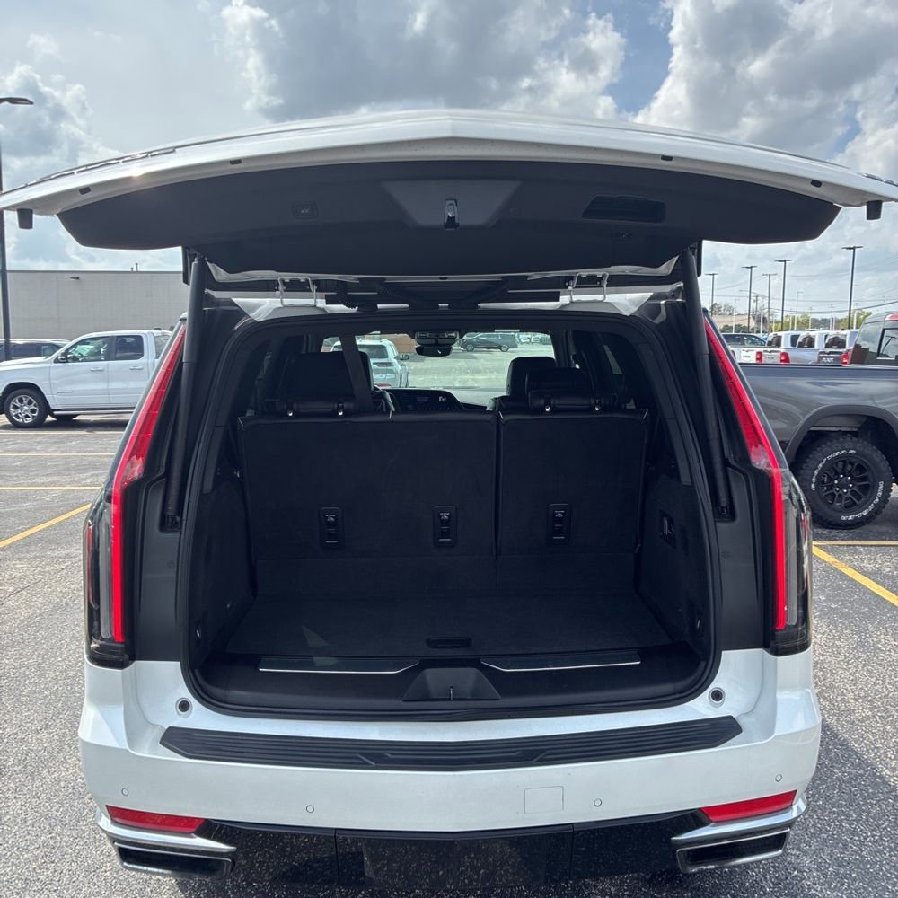 Used 2023 Cadillac Escalade Premium Luxury AWD/4WD image 27