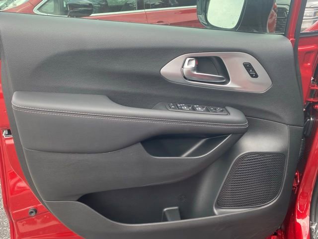 New 2026 Chrysler Pacifica Limited w/ S Appearance Package image 12
