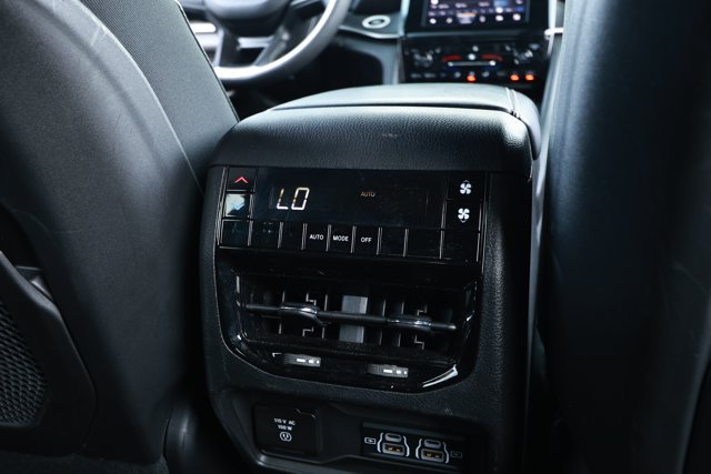 Used 2023 Jeep Grand Cherokee L Laredo RWD image 30