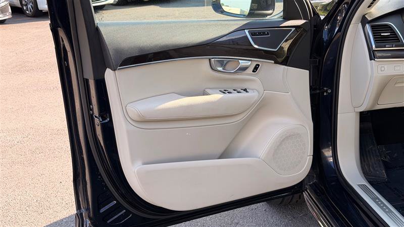 Used 2019 Volvo XC90 T6 Momentum w/ Protection Package Premier AWD/4WD image 21