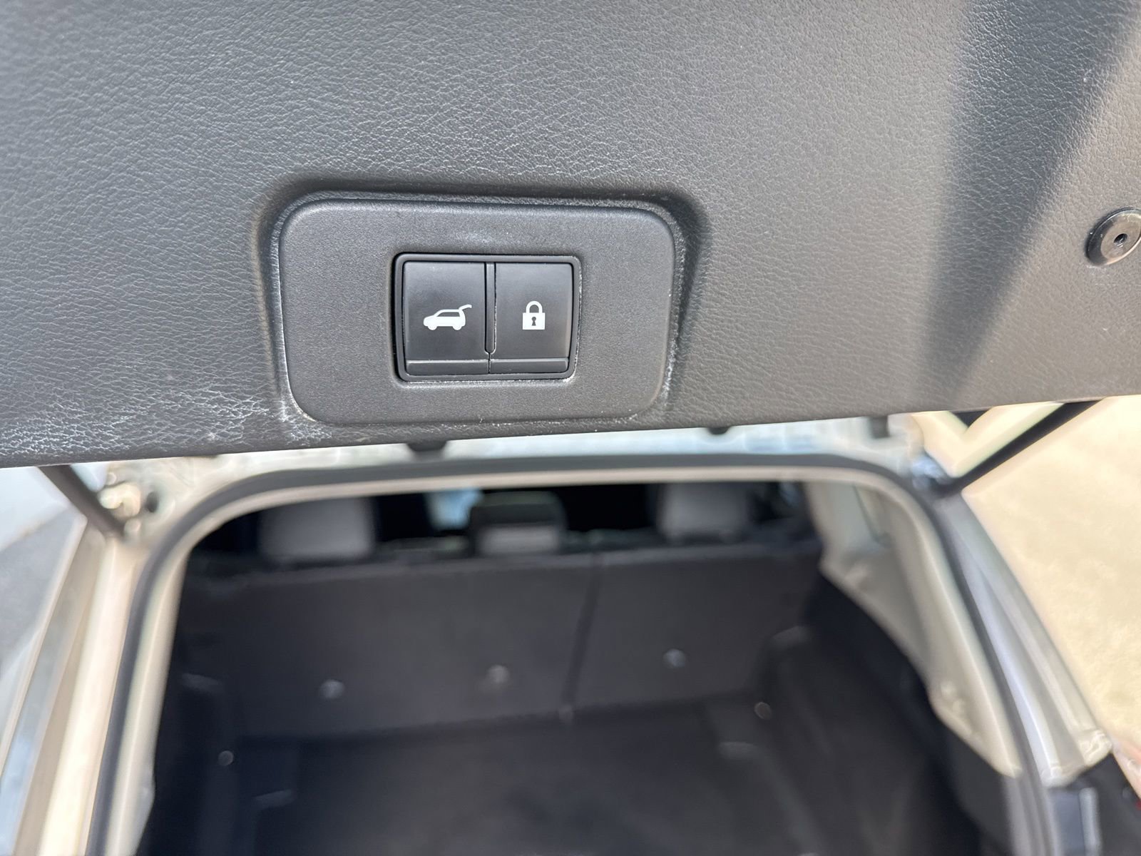 Used 2021 Nissan Rogue Platinum image 11