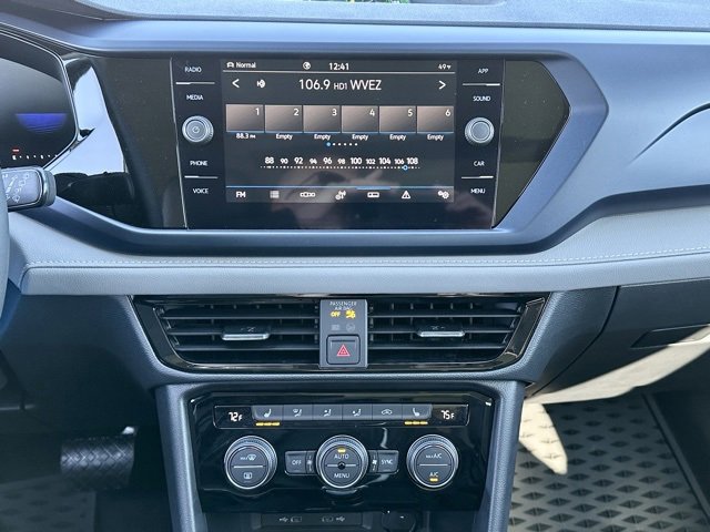 New 2024 Volkswagen Taos SE image 19