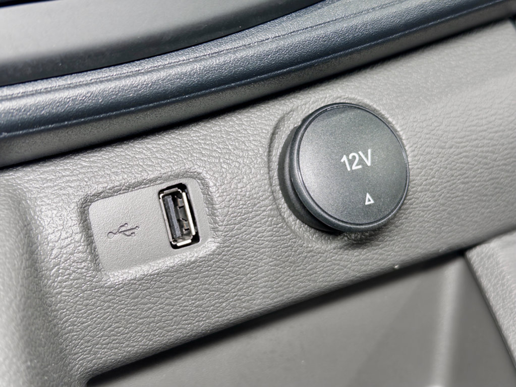 Used 2023 Ford E-Transit Medium Roof image 16