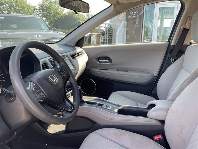 Used 2017 Honda HR-V EX image 2