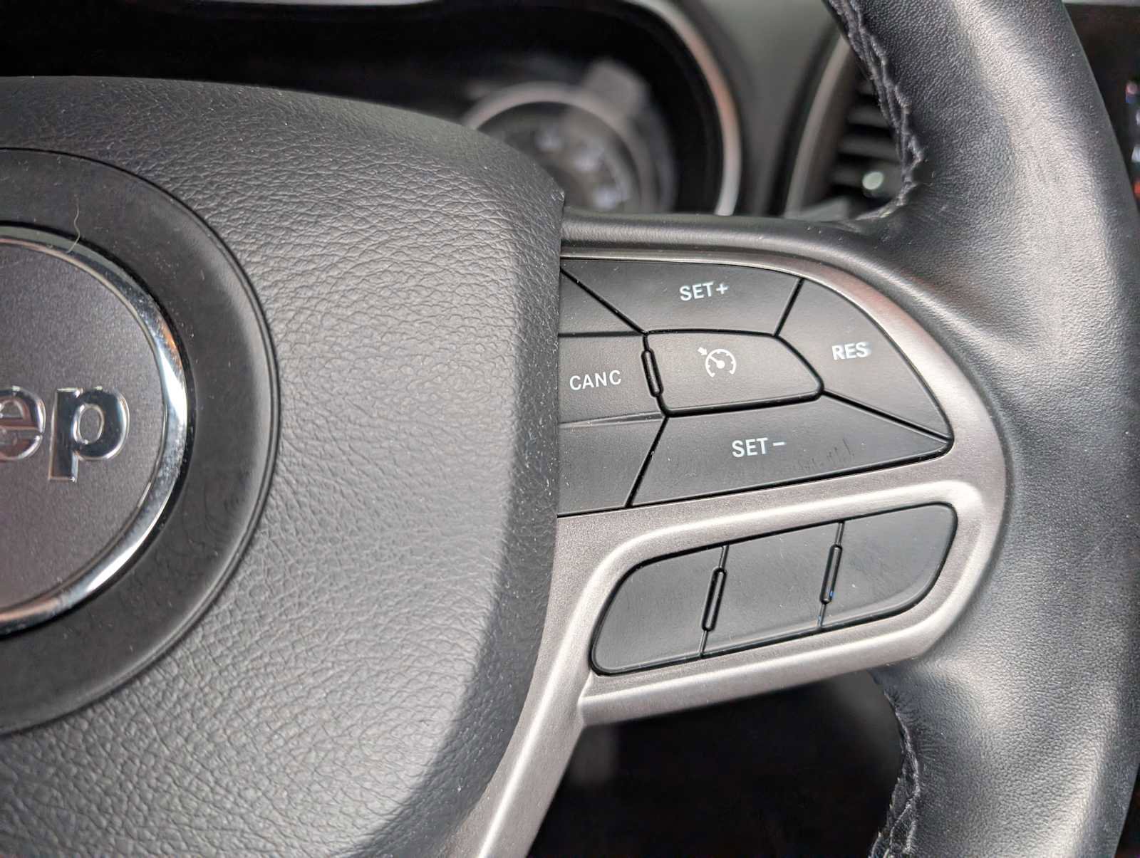 Used 2020 Jeep Cherokee Latitude Plus w/ Cold Weather Group image 31