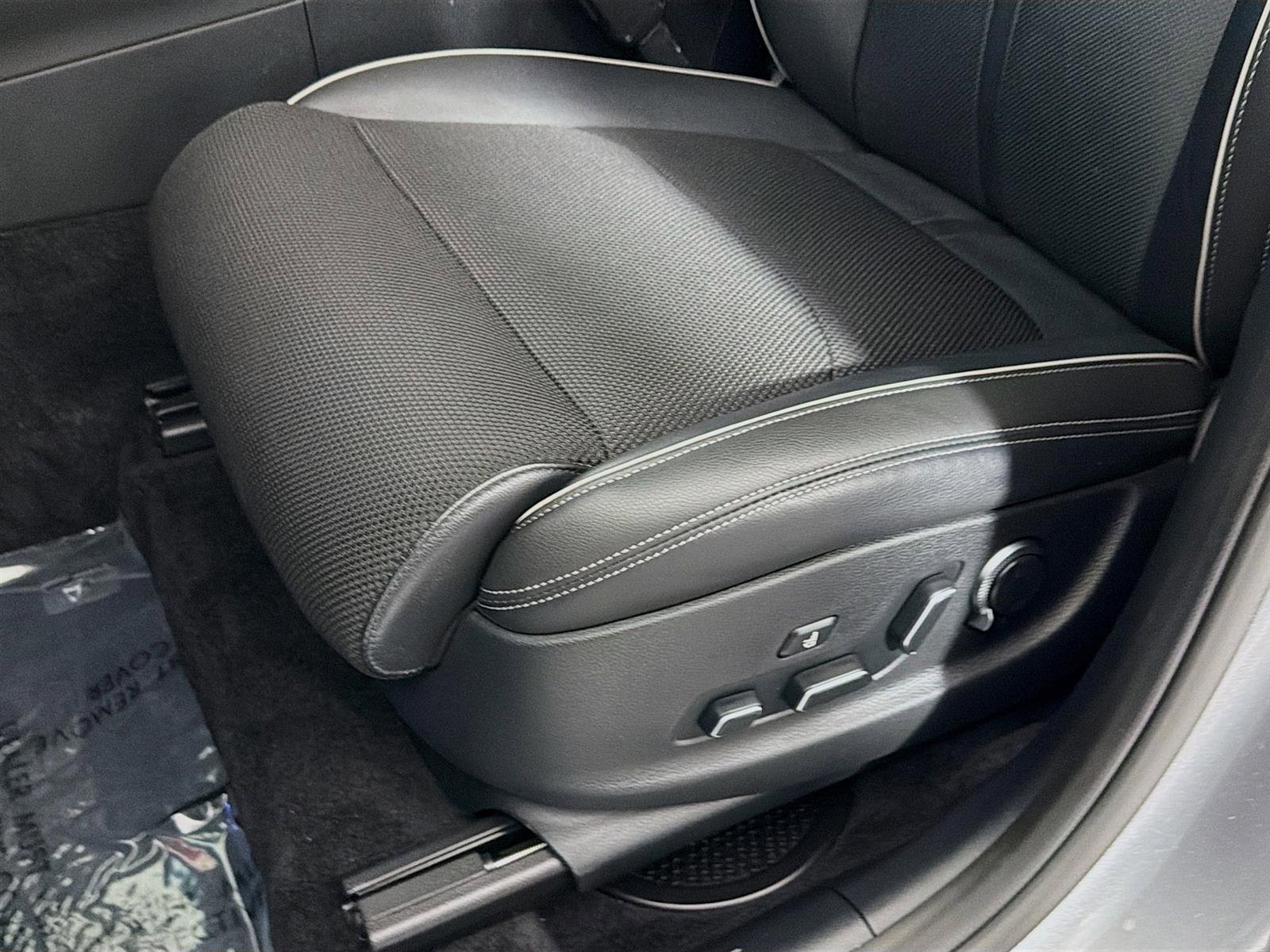 Certified 2023 Genesis GV70 2.5T w/ Sport Prestige Package image 21