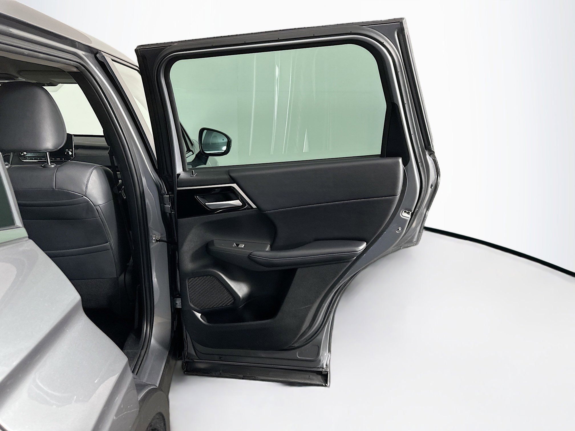 Used 2023 Mitsubishi Outlander SE image 32