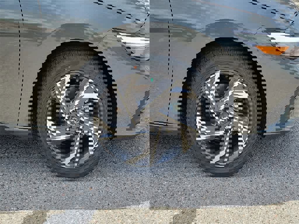 New 2025 Hyundai Elantra SEL image 5