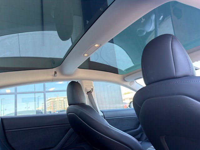 Used 2018 Tesla Model 3 Long Range RWD image 15