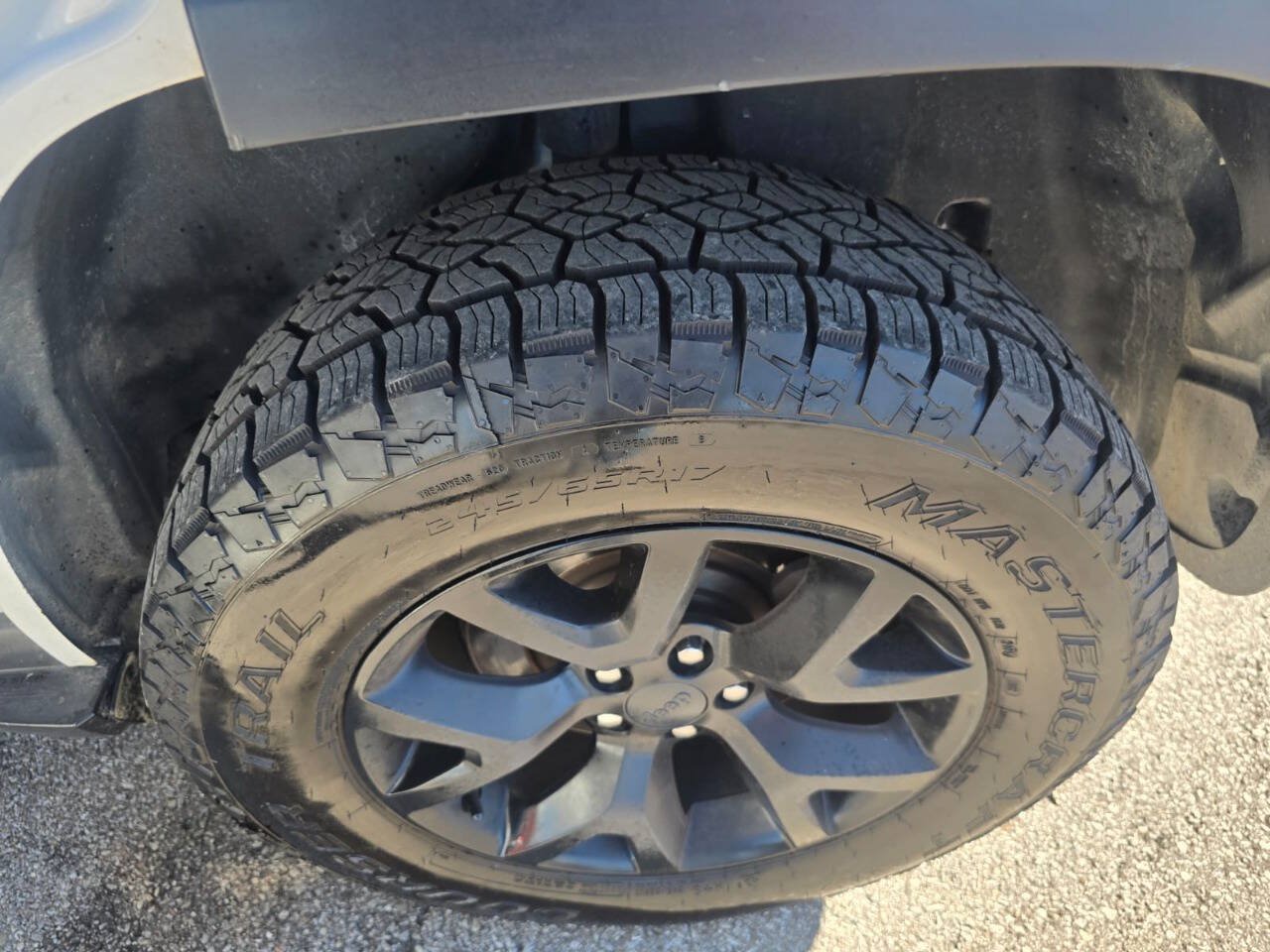 Used 2016 Jeep Cherokee Trailhawk w/ Comfort/Convenience Group AWD/4WD image 24