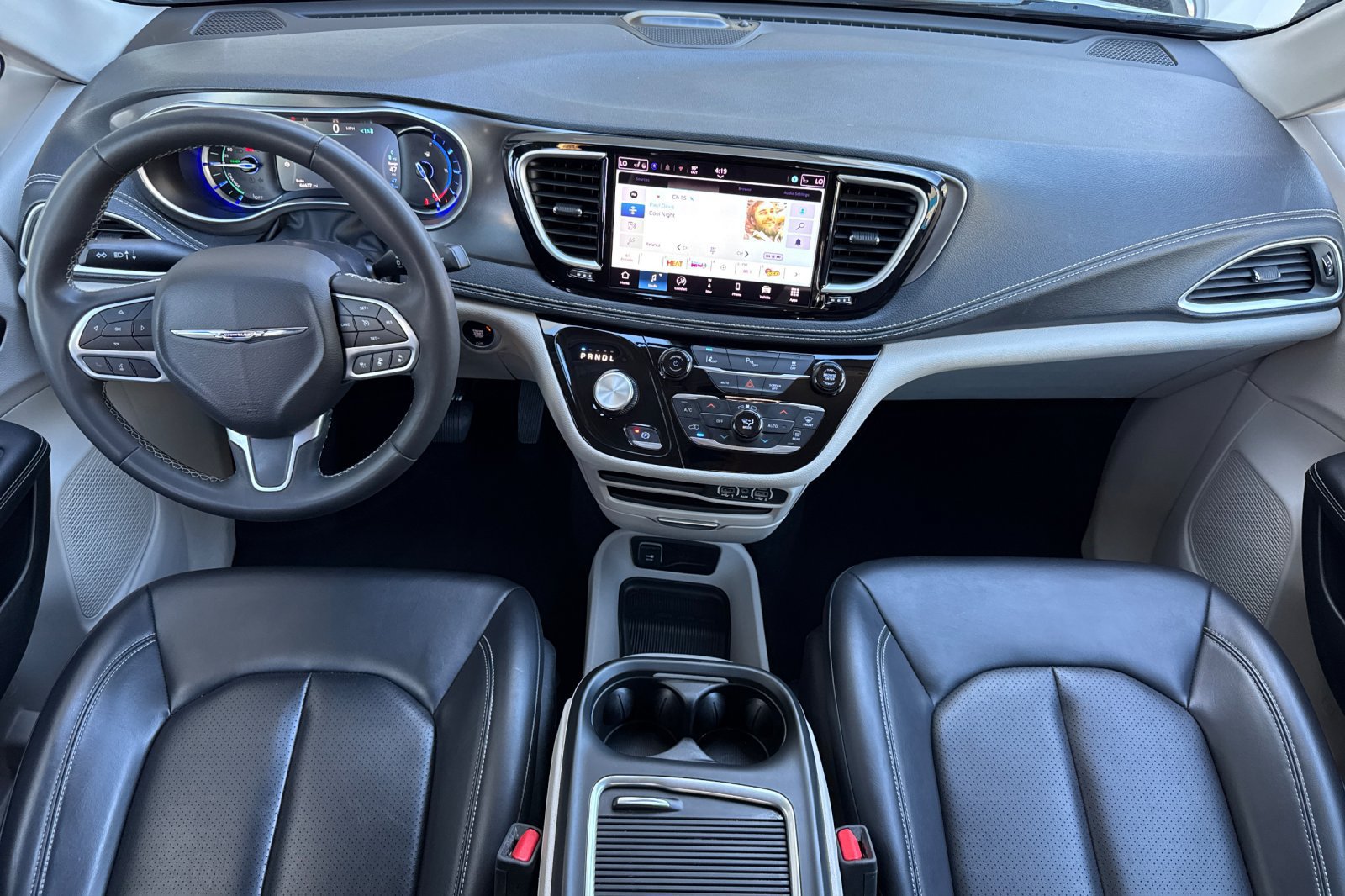 Used 2024 Chrysler Pacifica Limited FWD image 14