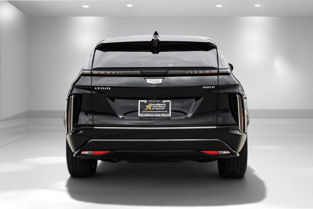 Used 2024 Cadillac Lyriq Luxury RWD image 7