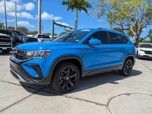 Used 2023 Volkswagen Taos SE w/ Black Wheel Package image 7