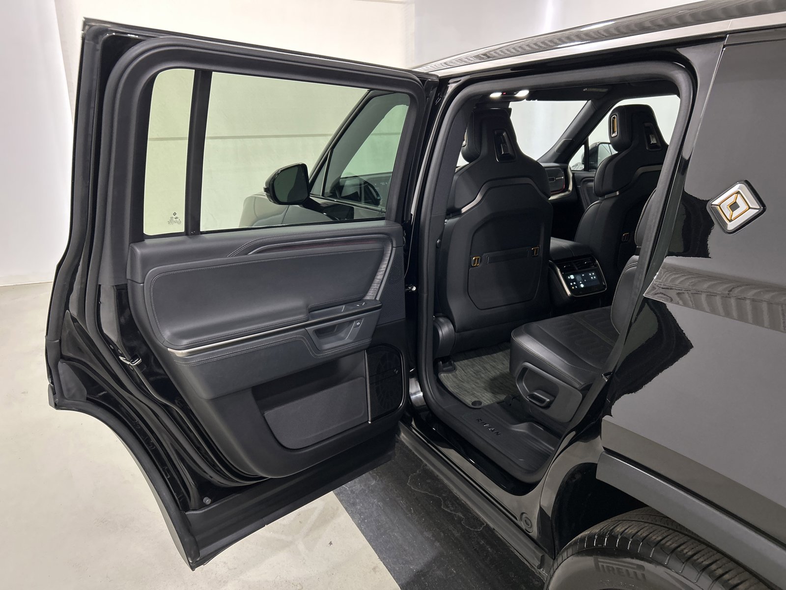 Used 2025 Rivian R1S Adventure image 17