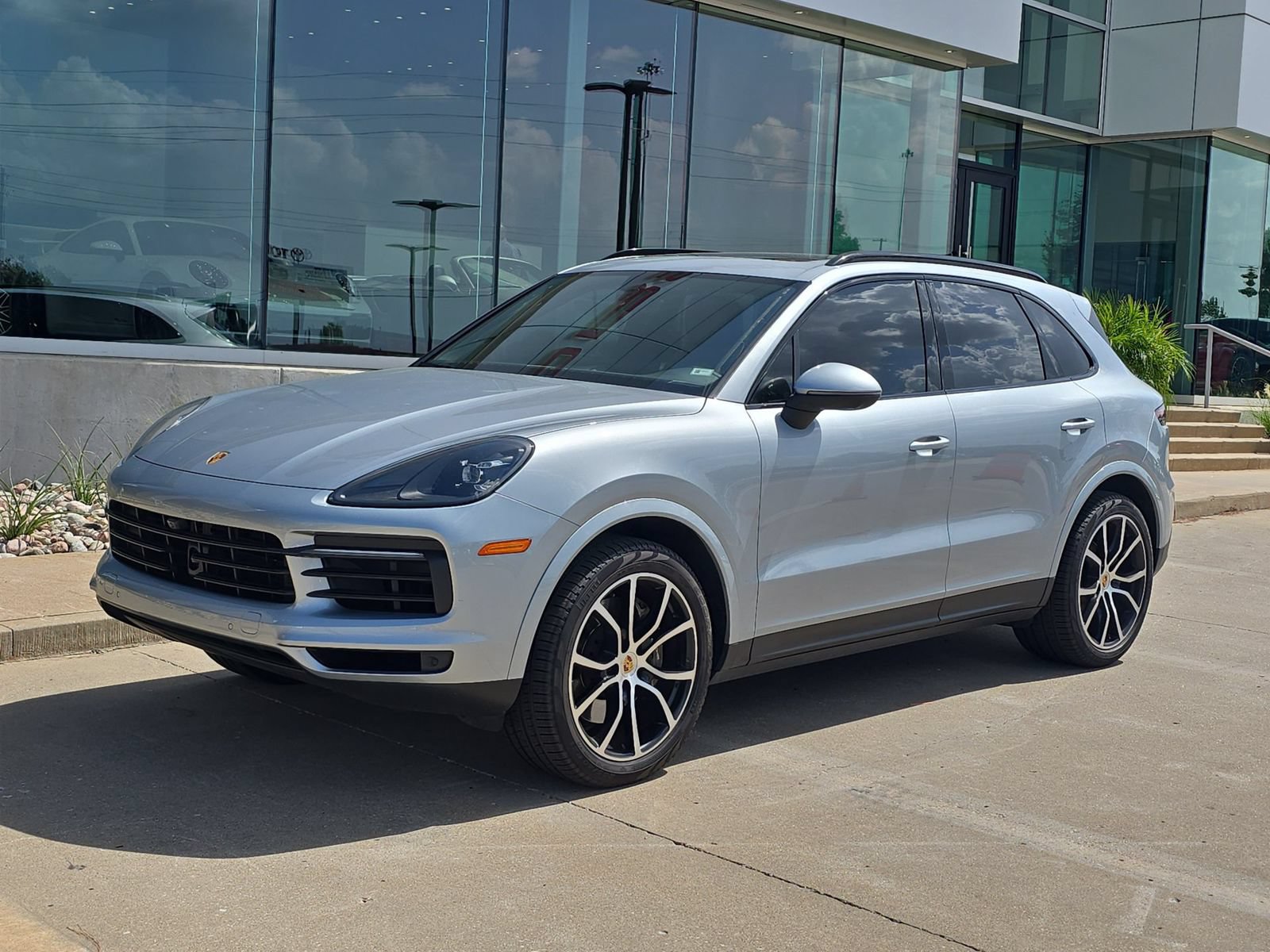 Certified 2023 Porsche Cayenne AWD/4WD image 1