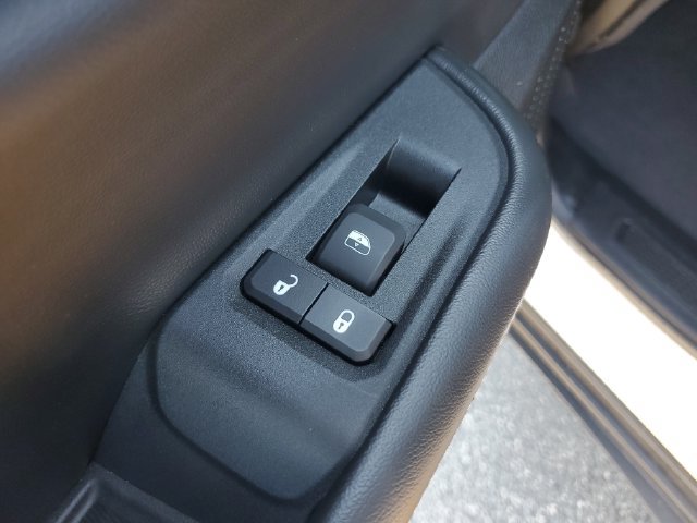 Certified 2024 Jeep Grand Cherokee Altitude RWD image 17