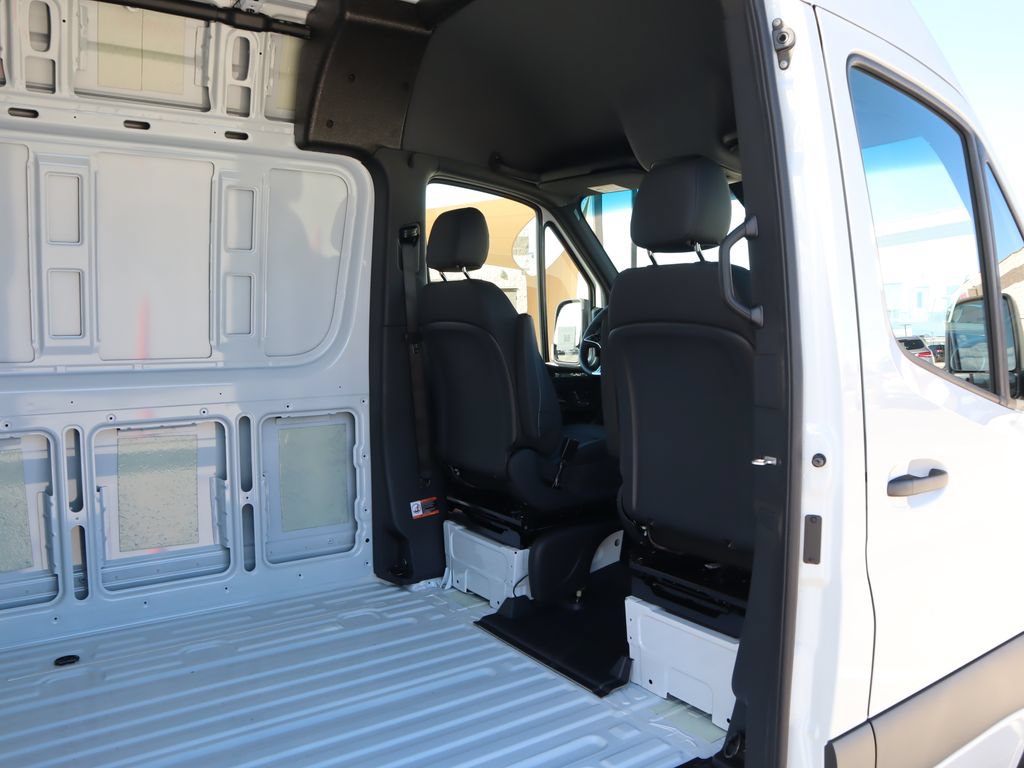 Used 2025 Mercedes-Benz Sprinter 2500 image 26