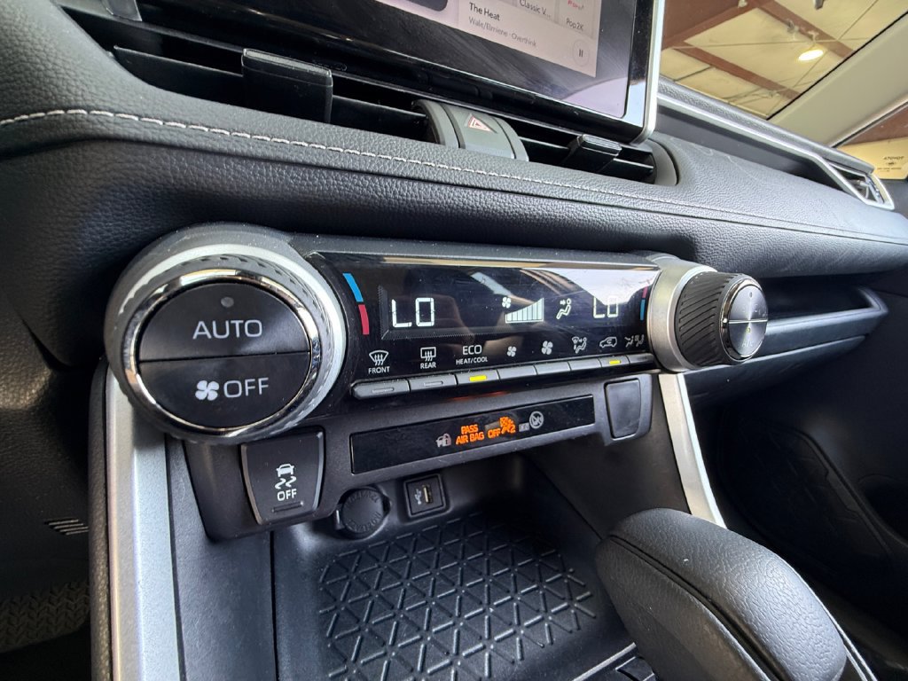 Used 2025 Toyota RAV4 XLE AWD/4WD image 23
